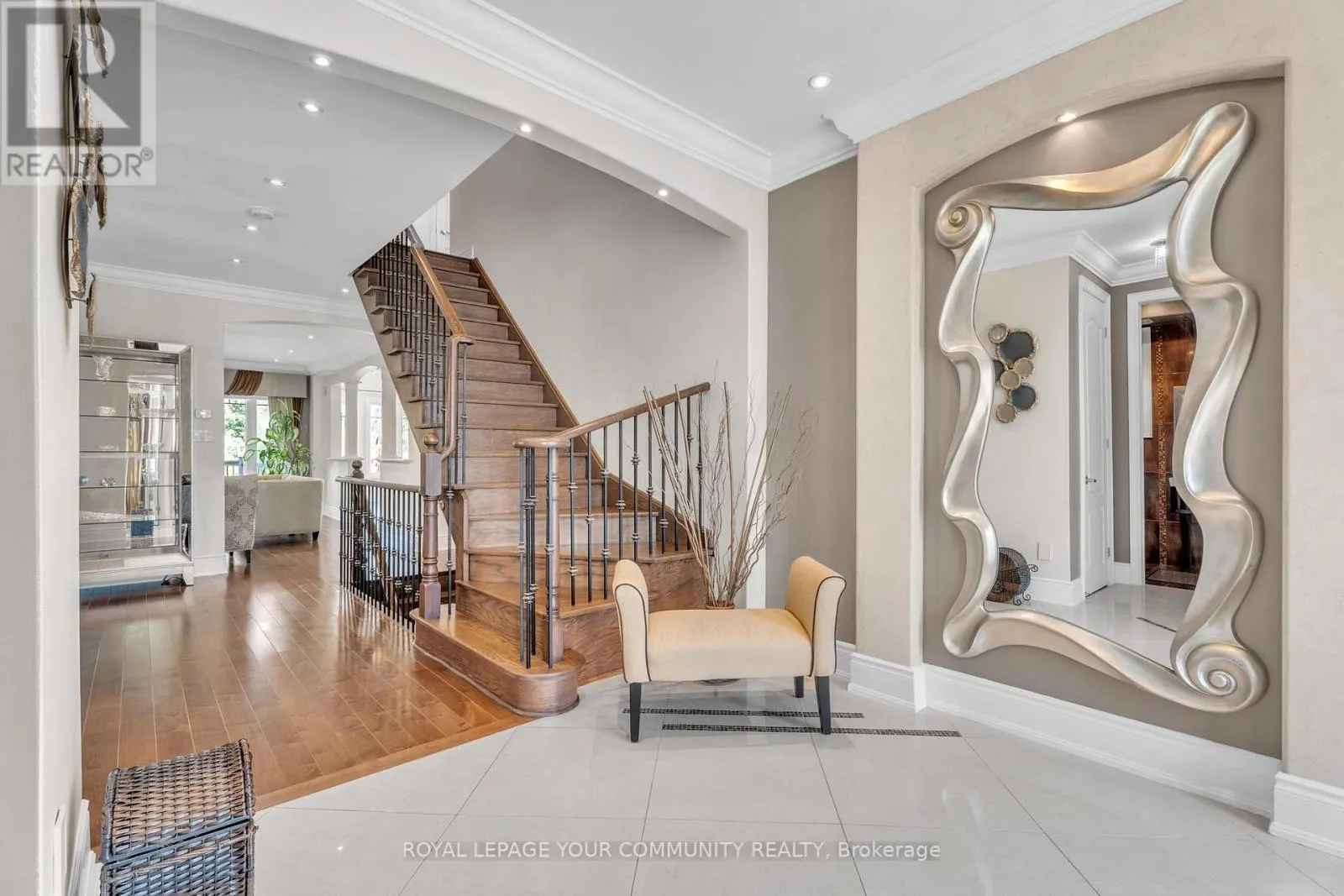 35 VANDERVOORT DRIVE