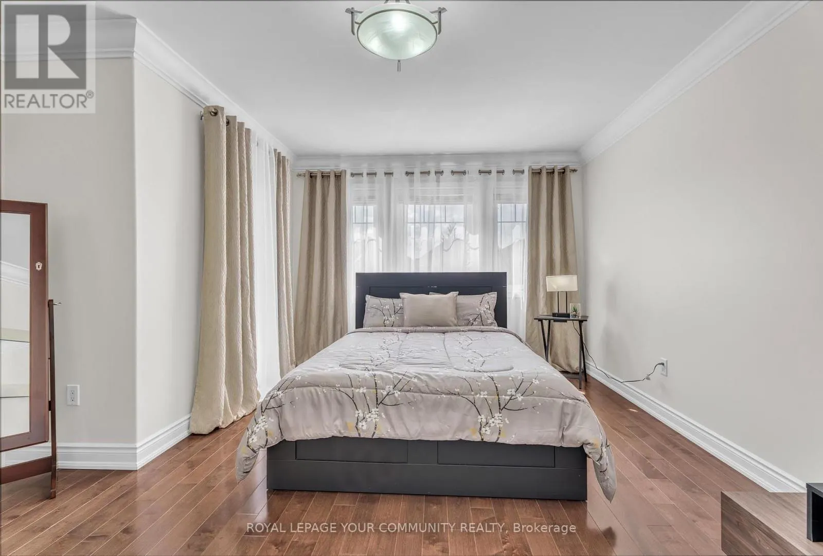 35 VANDERVOORT DRIVE