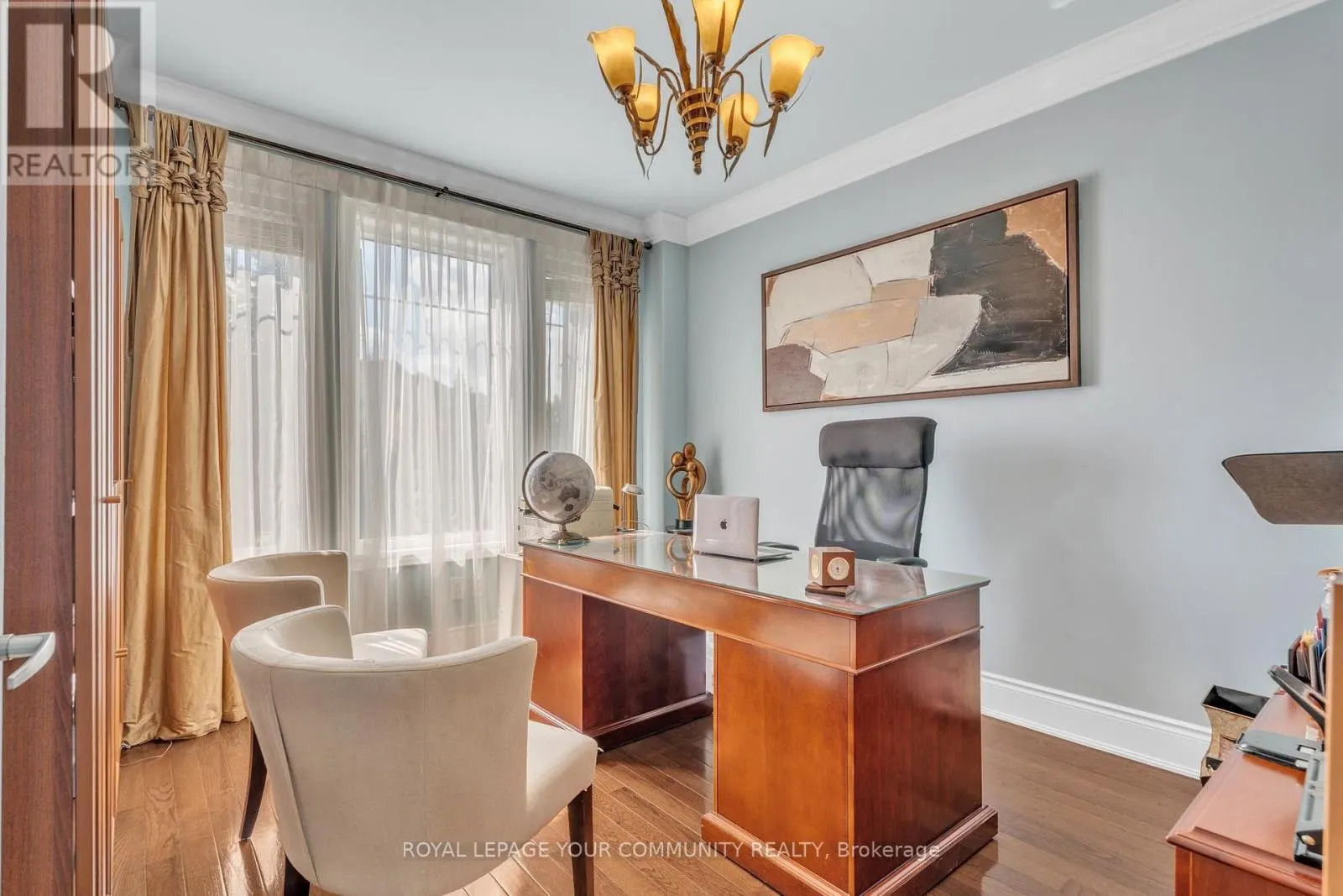 35 VANDERVOORT DRIVE