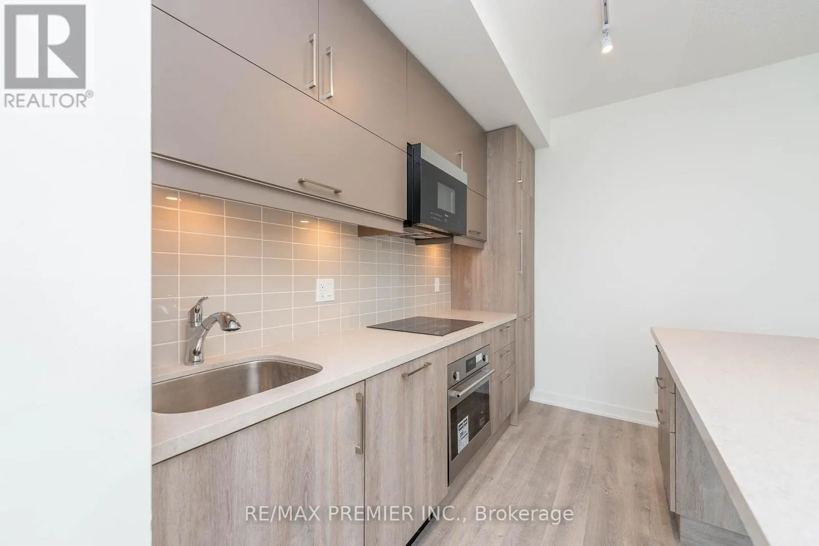 1116A - 8119 BIRCHMOUNT ROAD