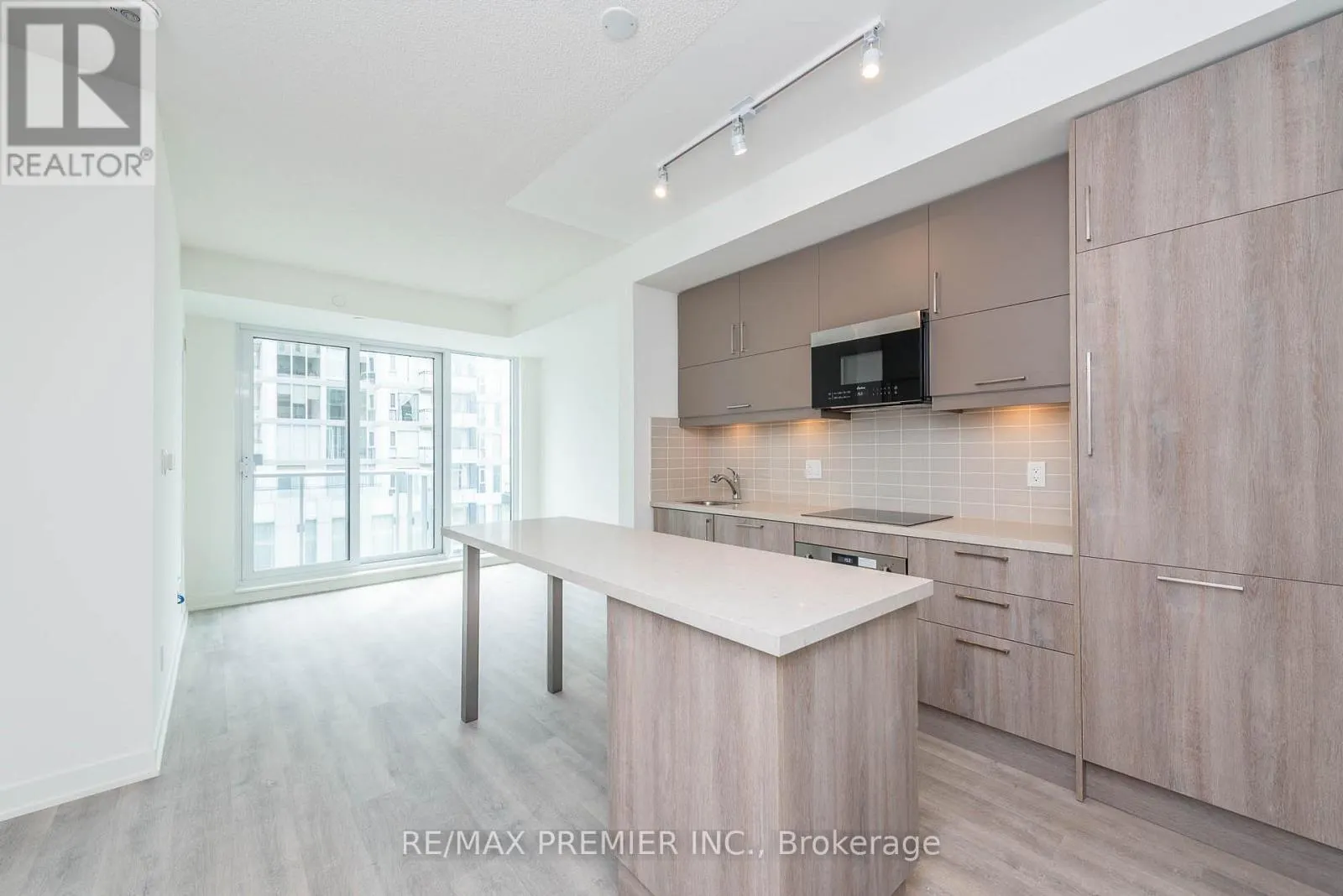 1116A - 8119 BIRCHMOUNT ROAD