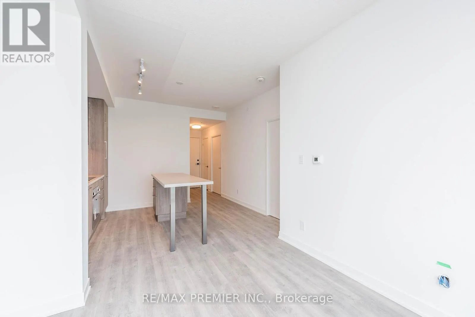 1116A - 8119 BIRCHMOUNT ROAD