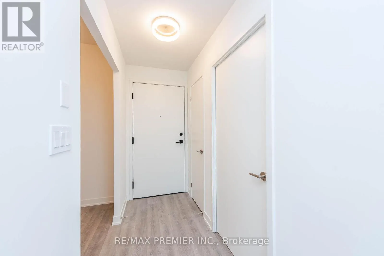 1116A - 8119 BIRCHMOUNT ROAD