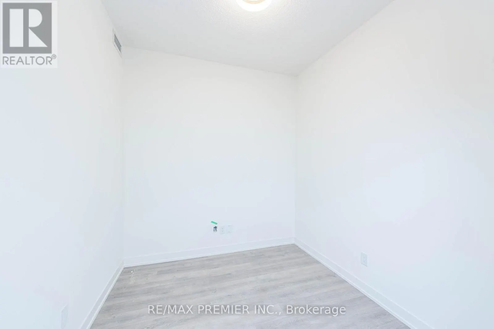 1116A - 8119 BIRCHMOUNT ROAD