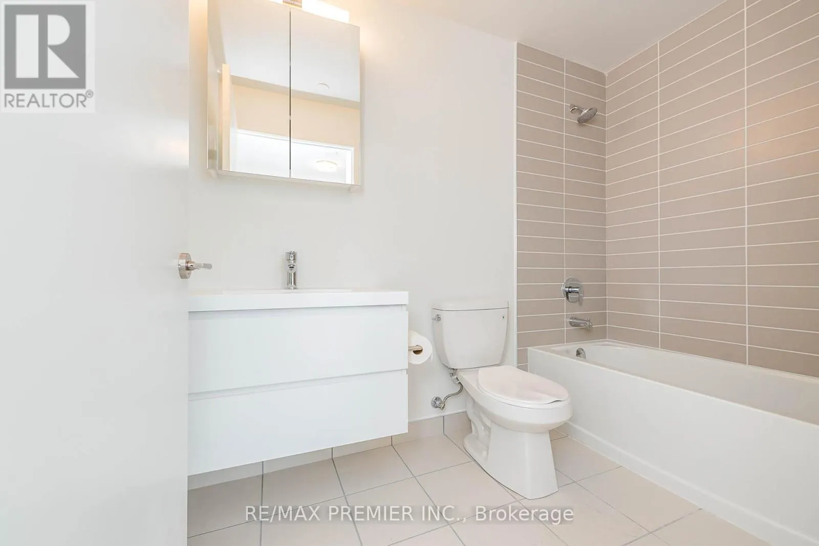 1116A - 8119 BIRCHMOUNT ROAD