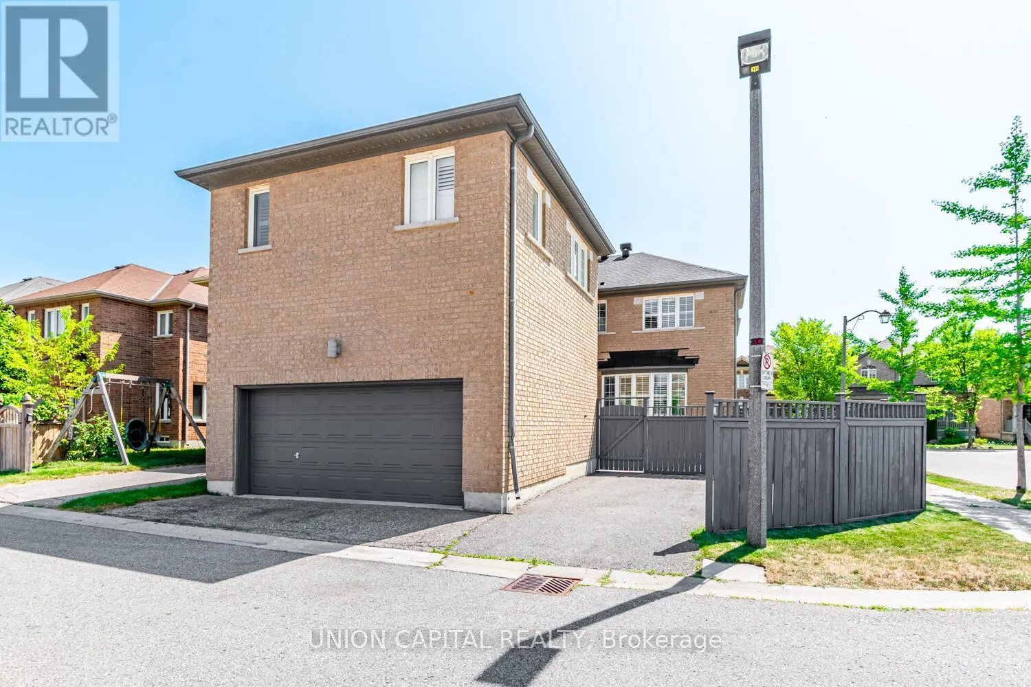 18 HONEY GLEN AVENUE
