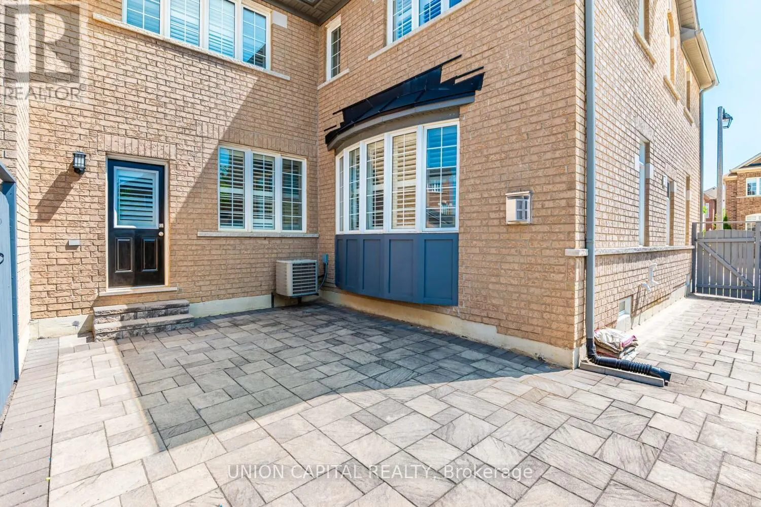 18 HONEY GLEN AVENUE