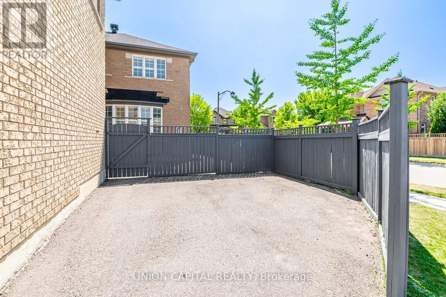 18 HONEY GLEN AVENUE
