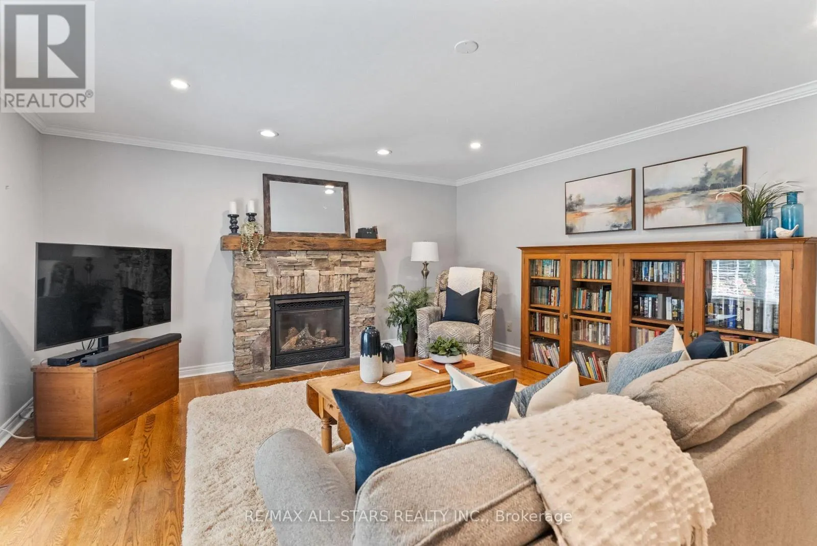 24 COLONEL SHARPE CRESCENT