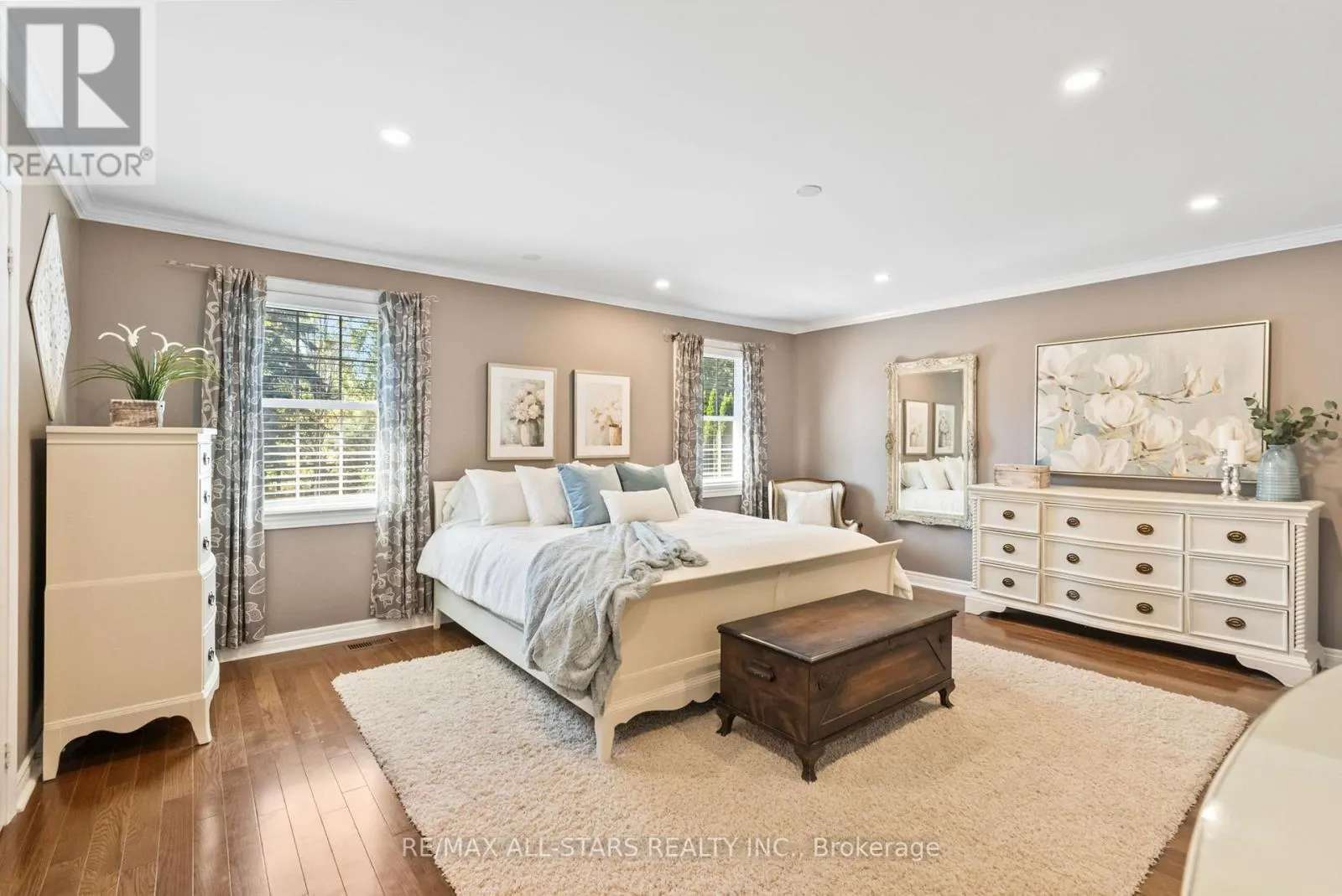 24 COLONEL SHARPE CRESCENT