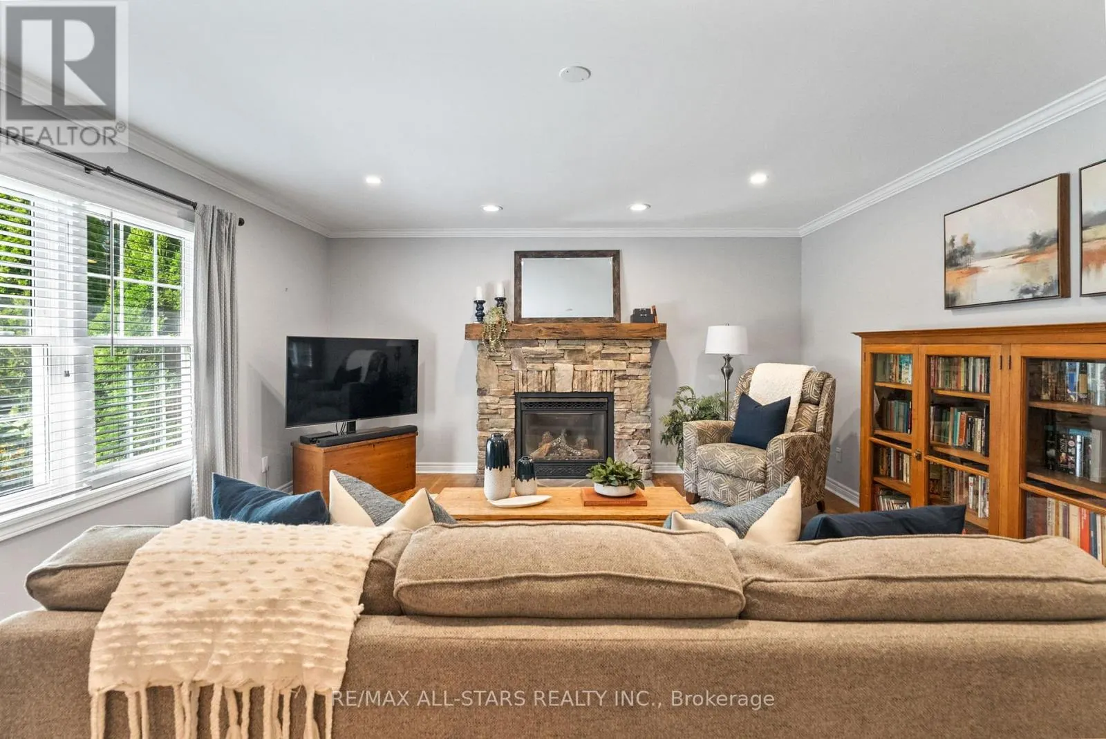 24 COLONEL SHARPE CRESCENT