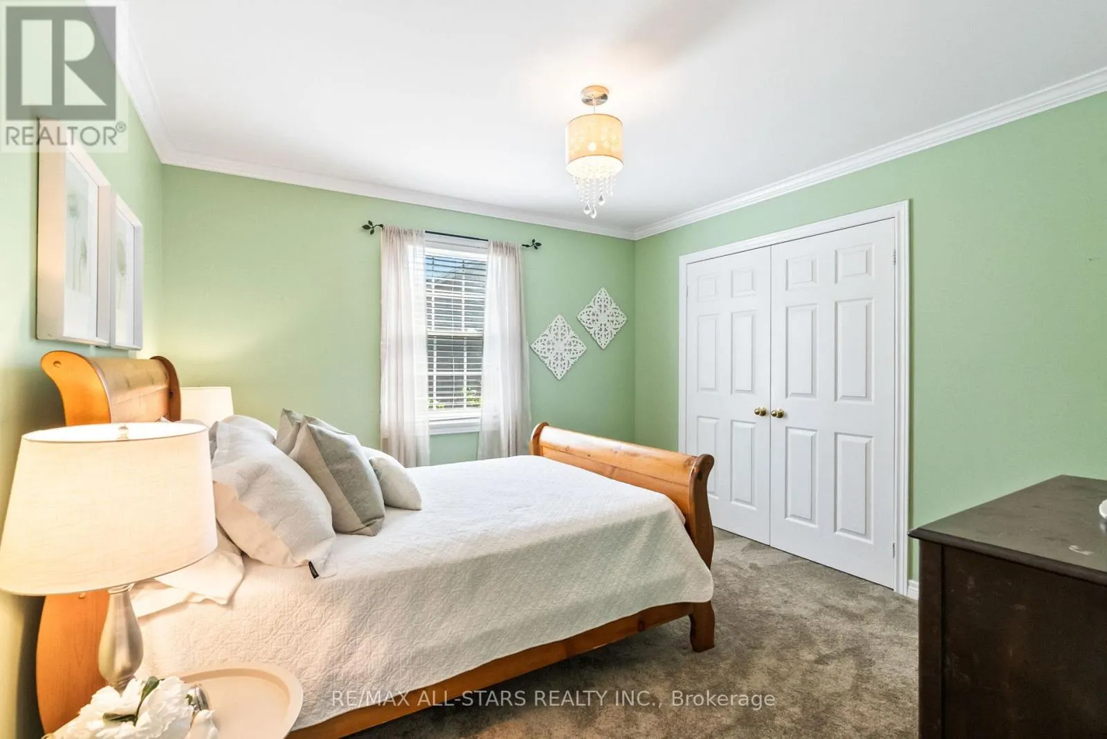 24 COLONEL SHARPE CRESCENT