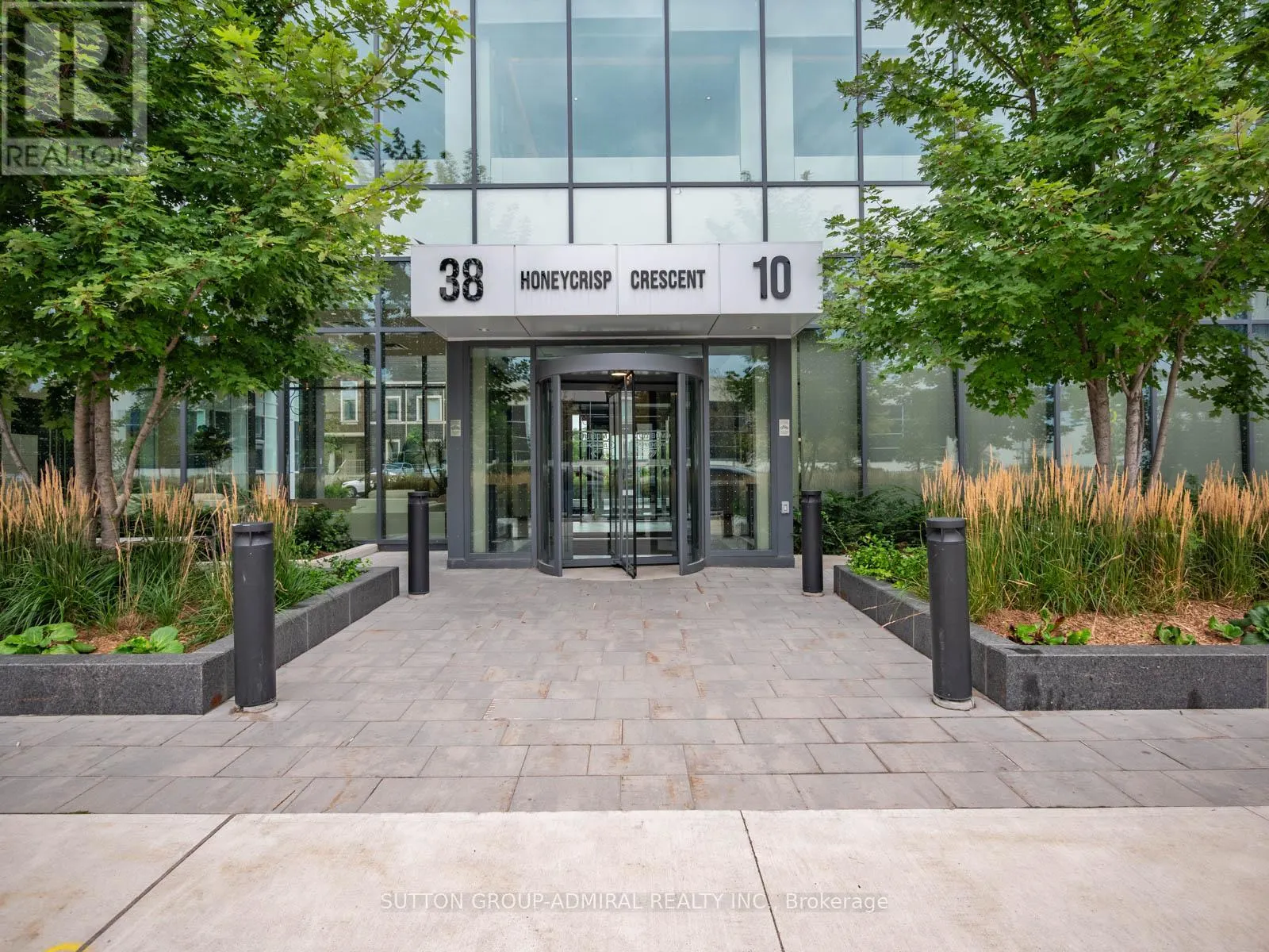 1607 - 10 HONEYCRISP CRESCENT