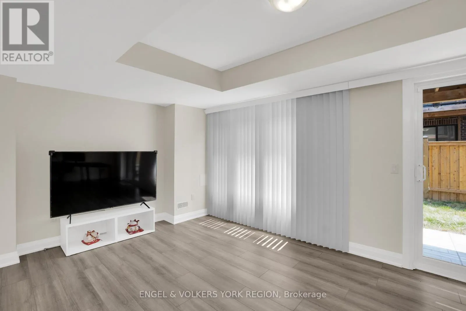 29 NARDINI LANE N