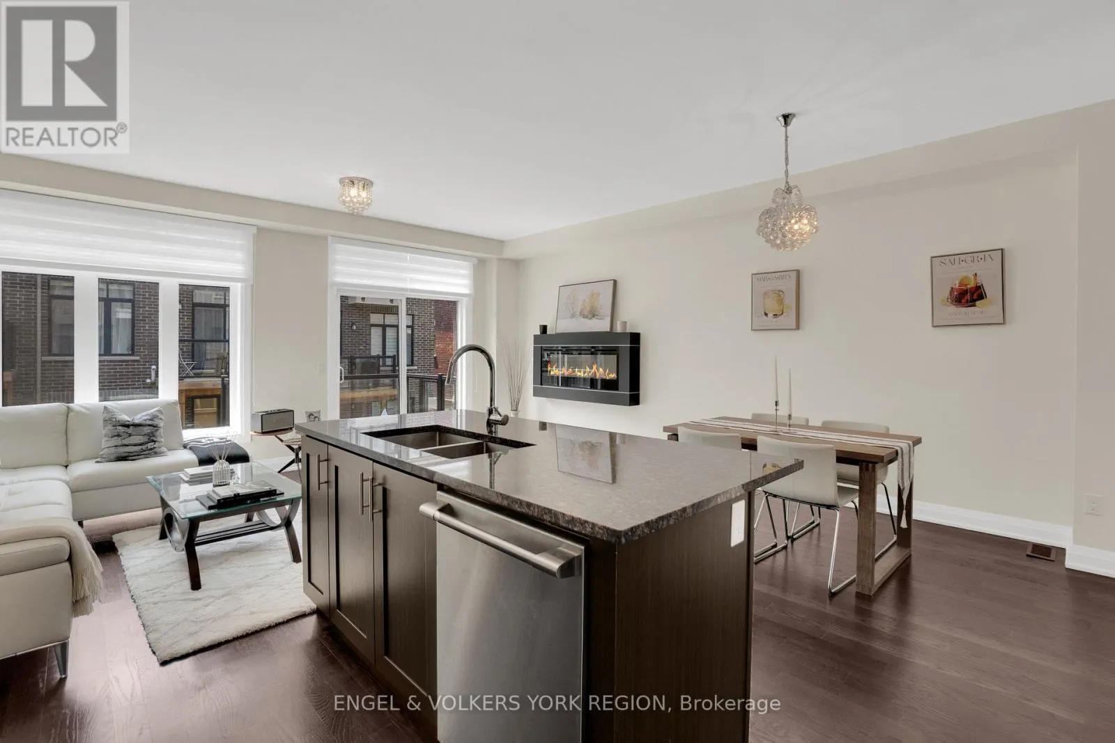 29 NARDINI LANE N
