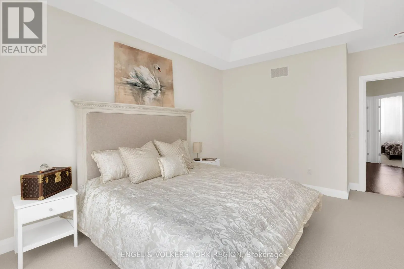 29 NARDINI LANE N