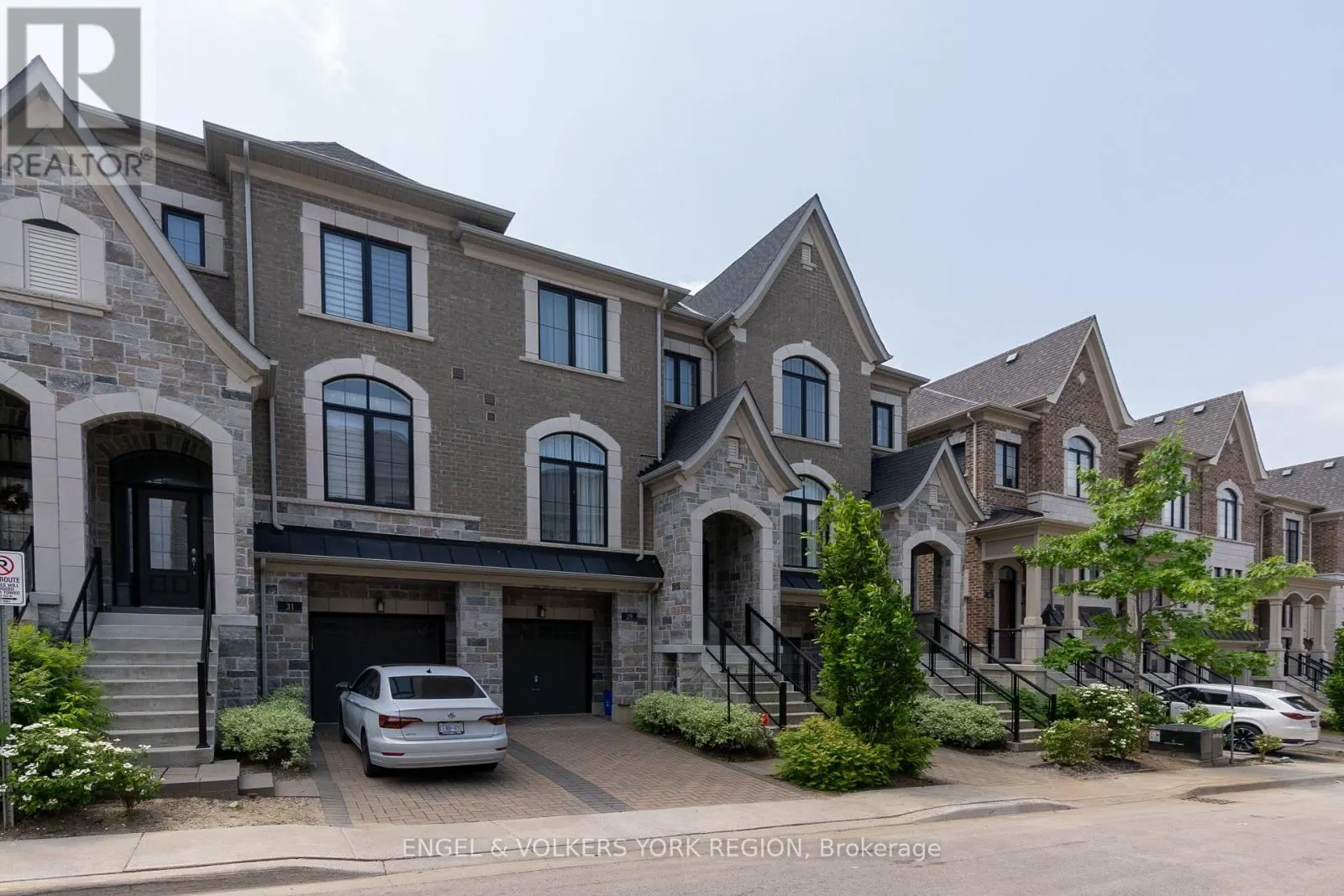 29 NARDINI LANE N