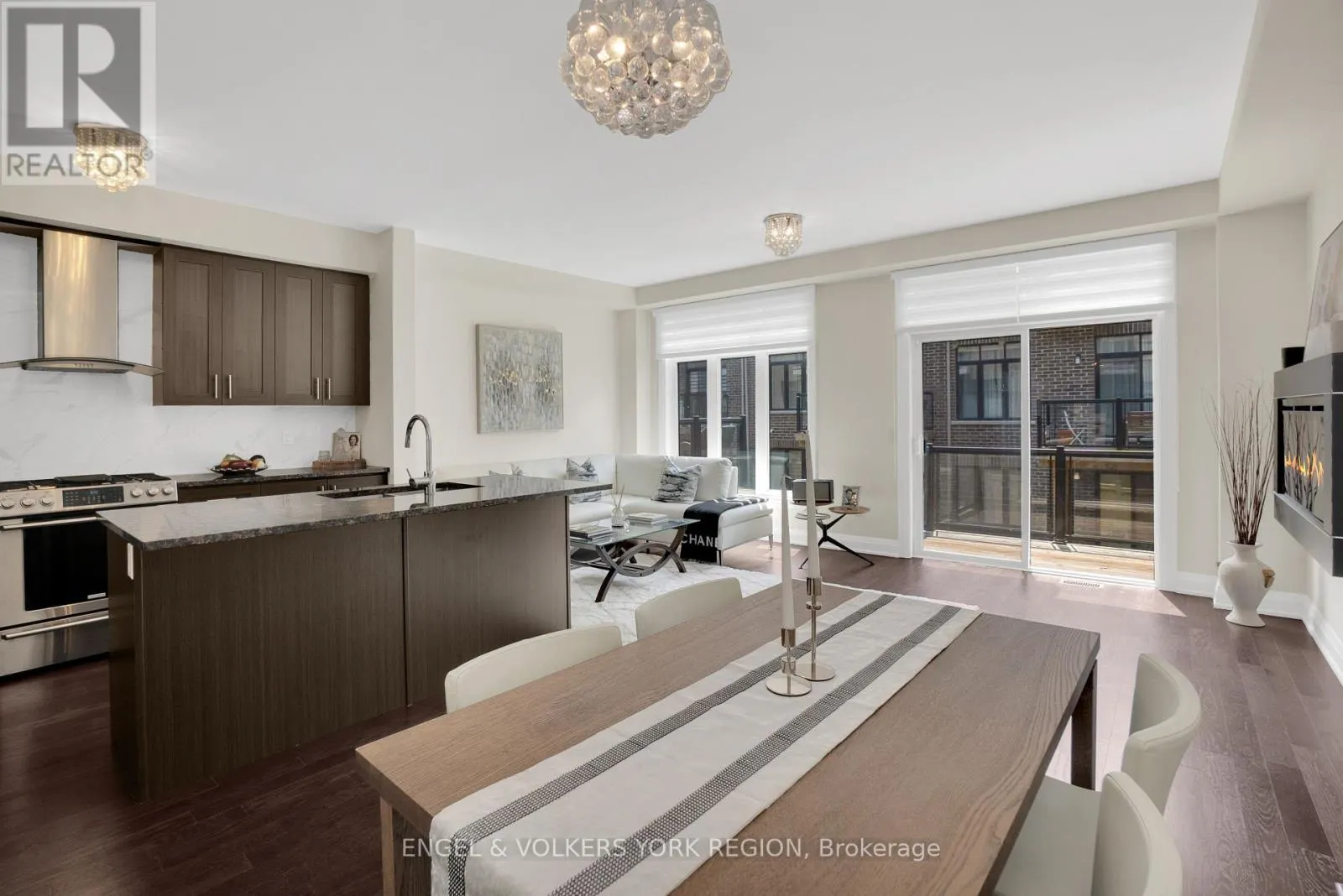 29 NARDINI LANE N