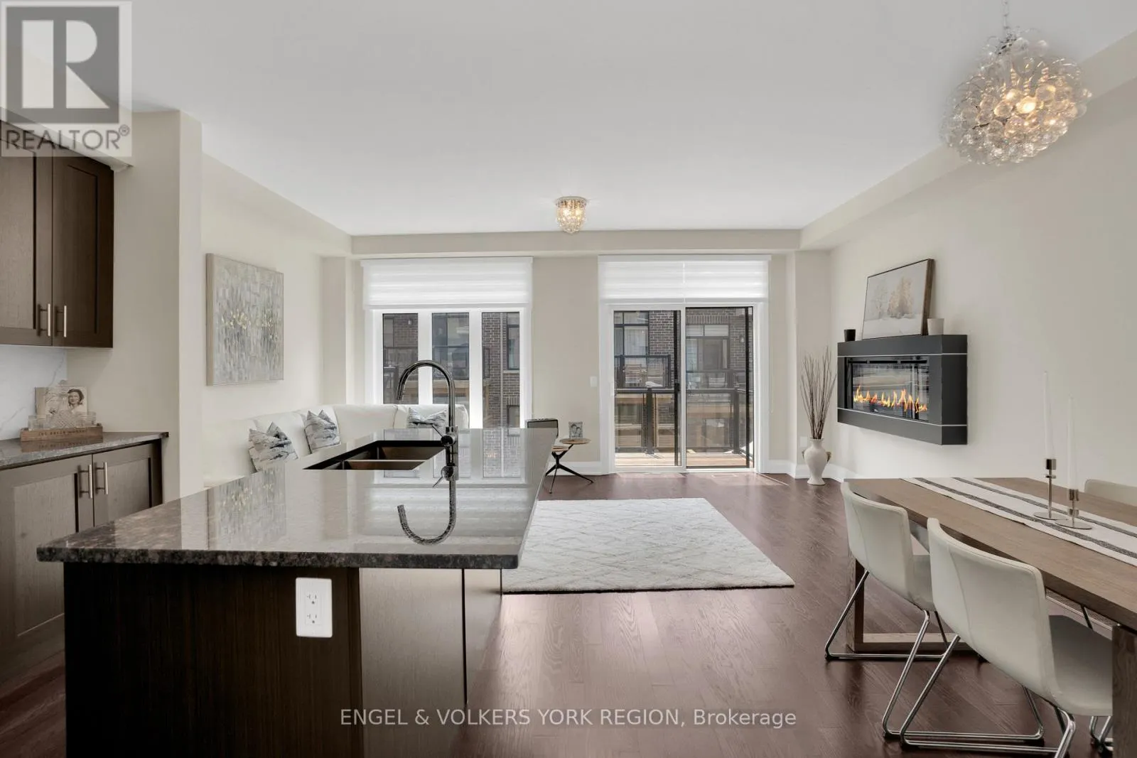 29 NARDINI LANE N