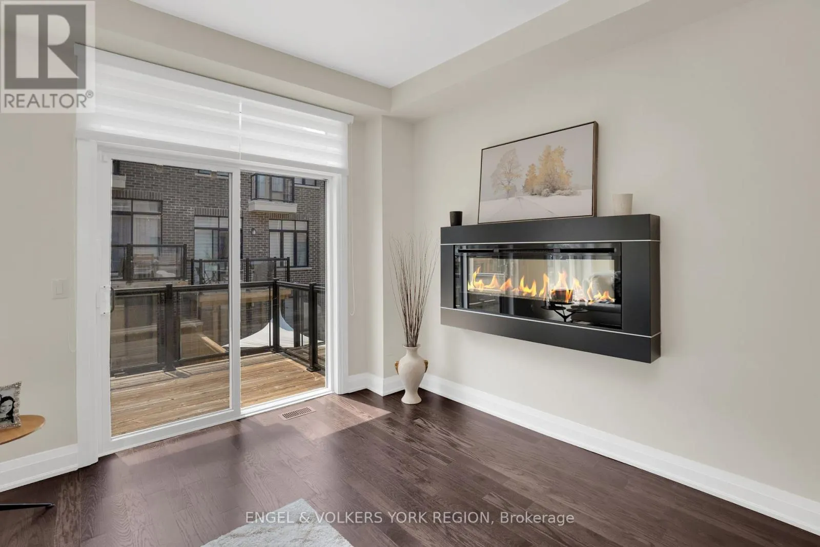 29 NARDINI LANE N