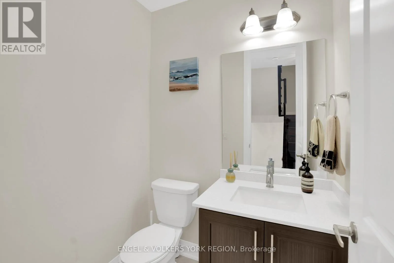 29 NARDINI LANE N