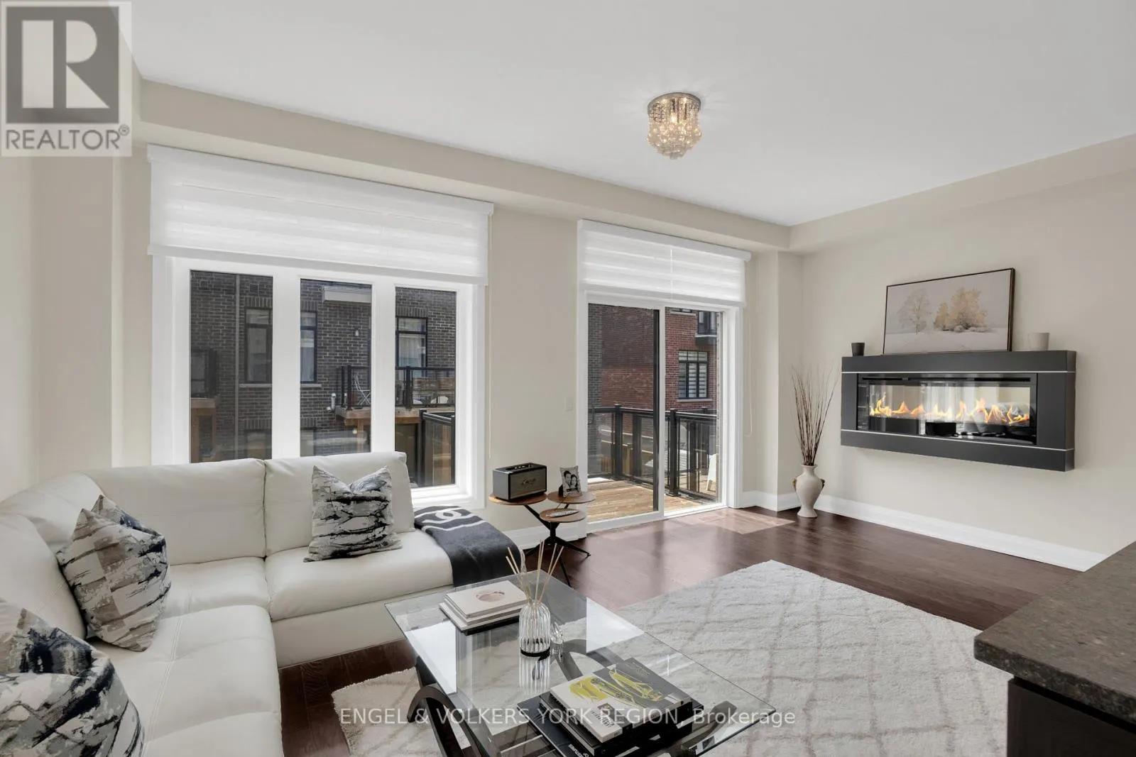 29 NARDINI LANE N