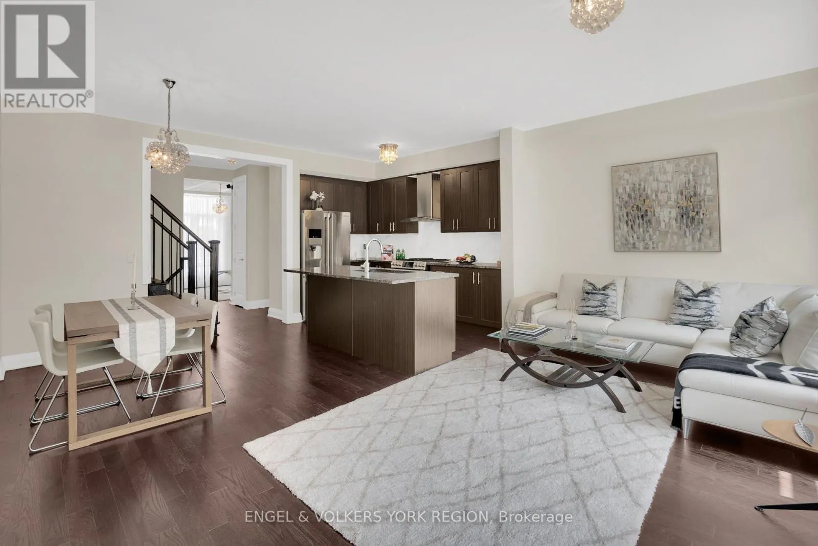 29 NARDINI LANE N