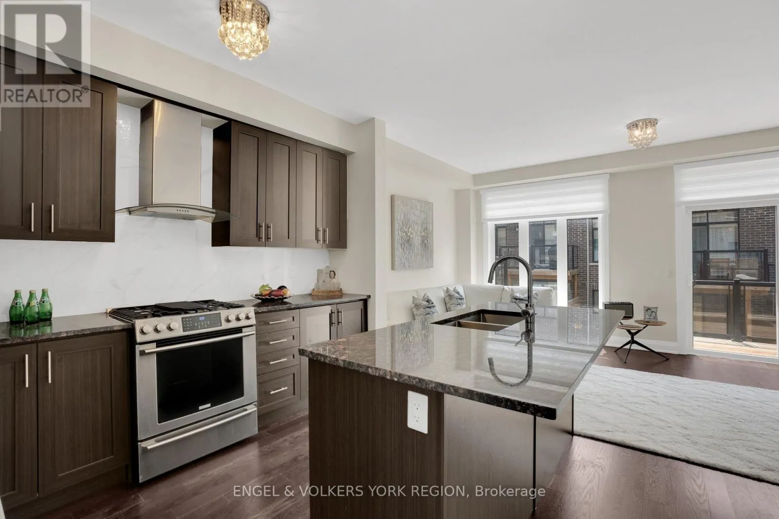 29 NARDINI LANE N
