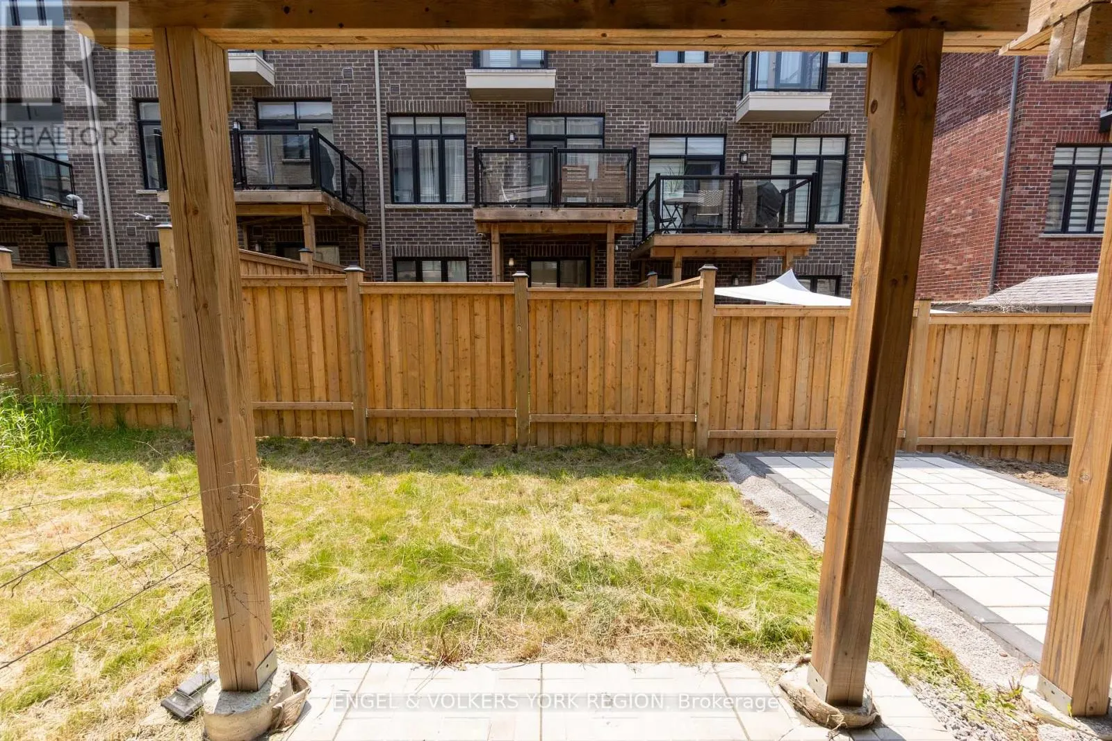 29 NARDINI LANE N