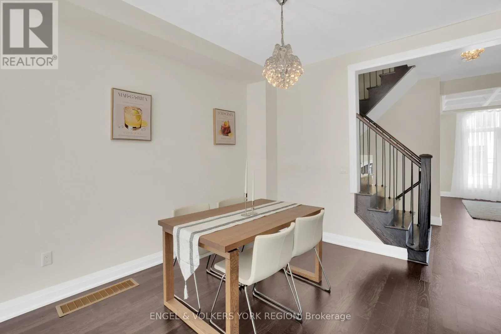 29 NARDINI LANE N