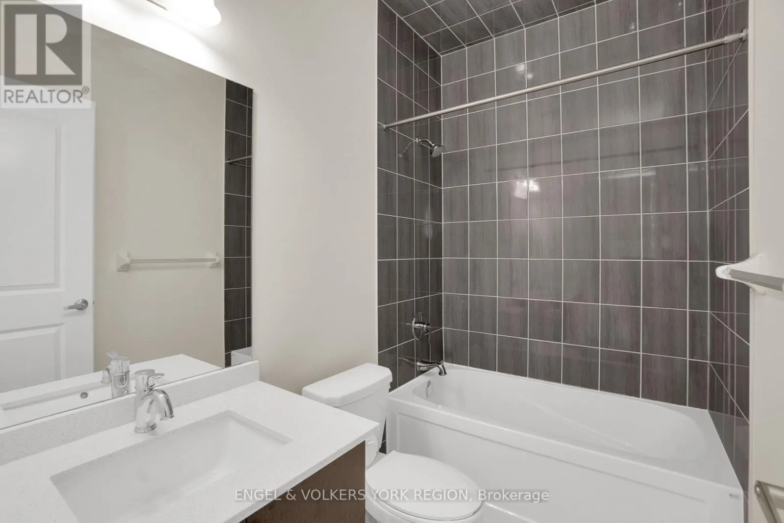 29 NARDINI LANE N
