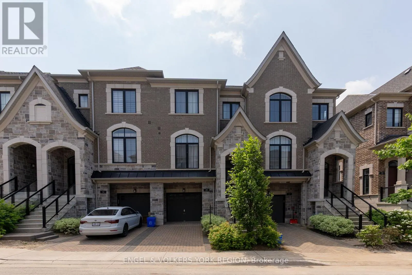 29 NARDINI LANE N