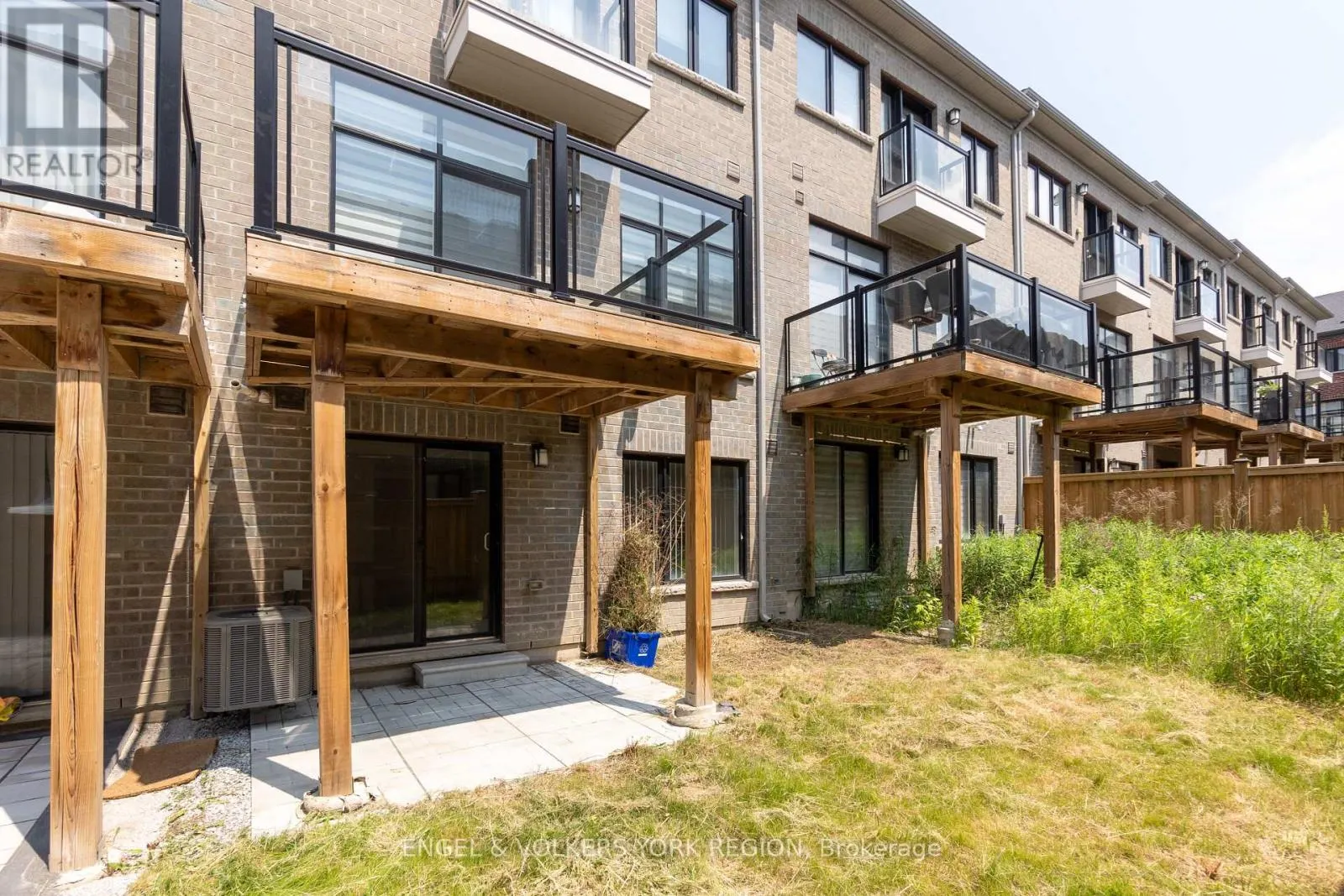 29 NARDINI LANE N