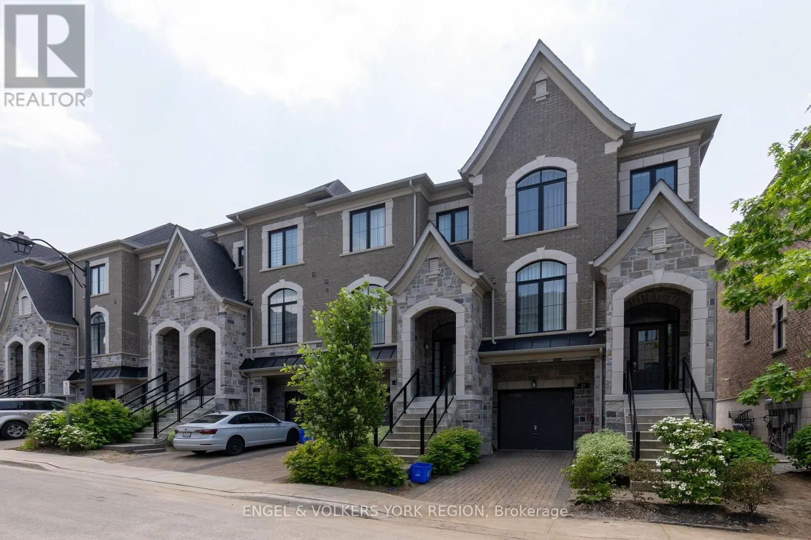29 NARDINI LANE N