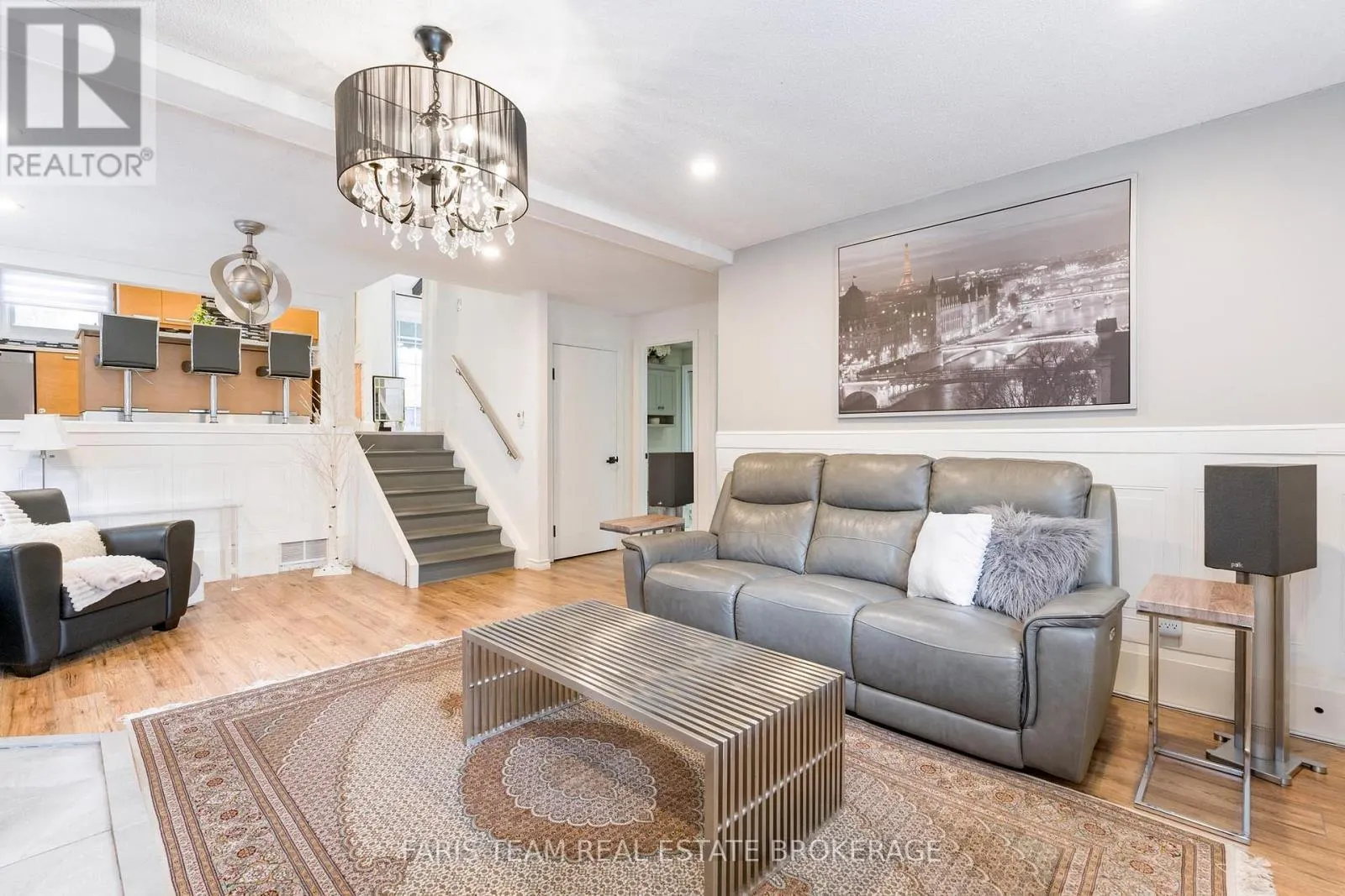 210 PARKVIEW DRIVE
