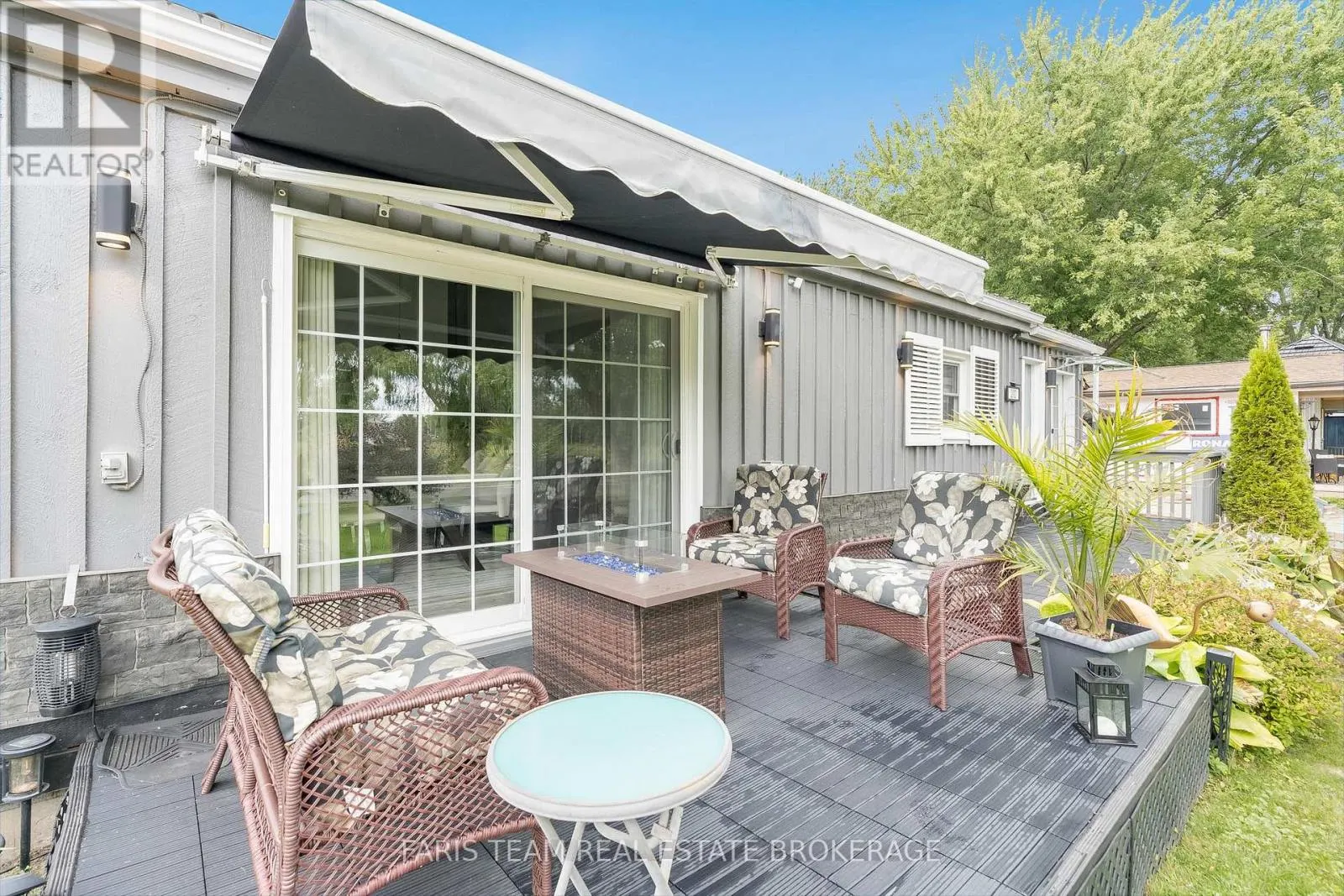 210 PARKVIEW DRIVE