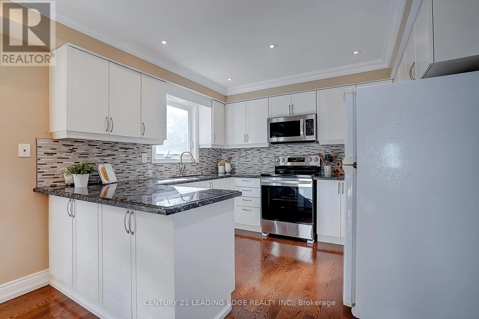 27 SAWYER CRESCENT