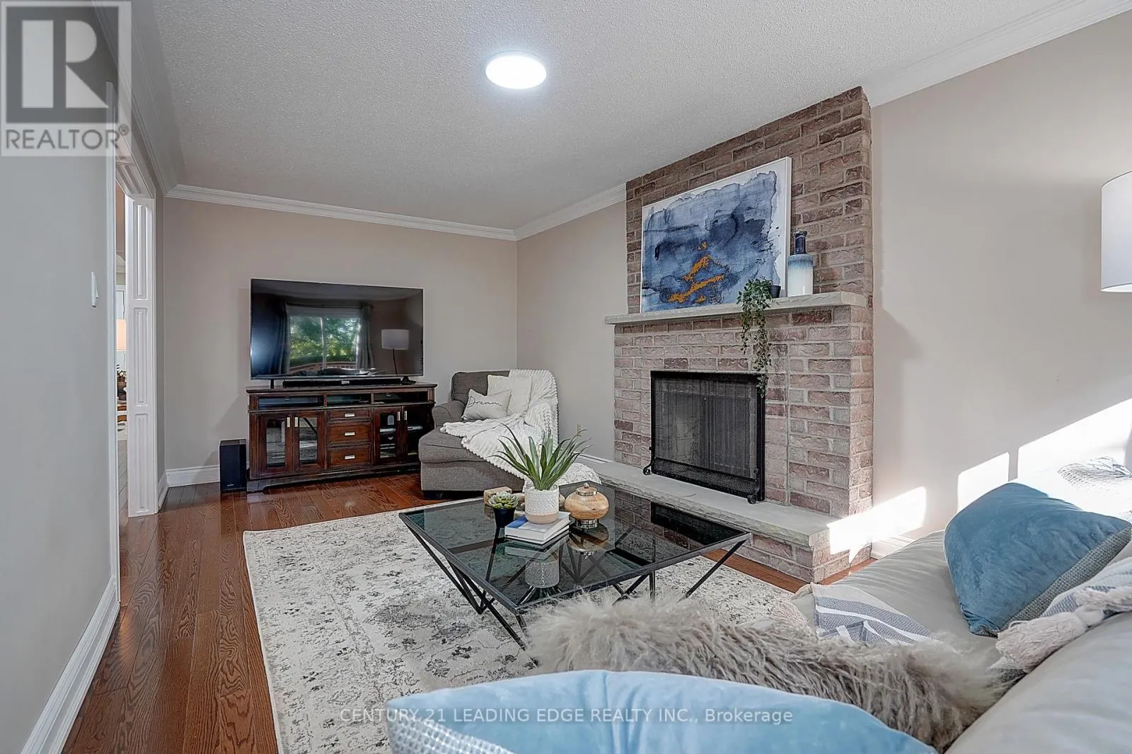27 SAWYER CRESCENT