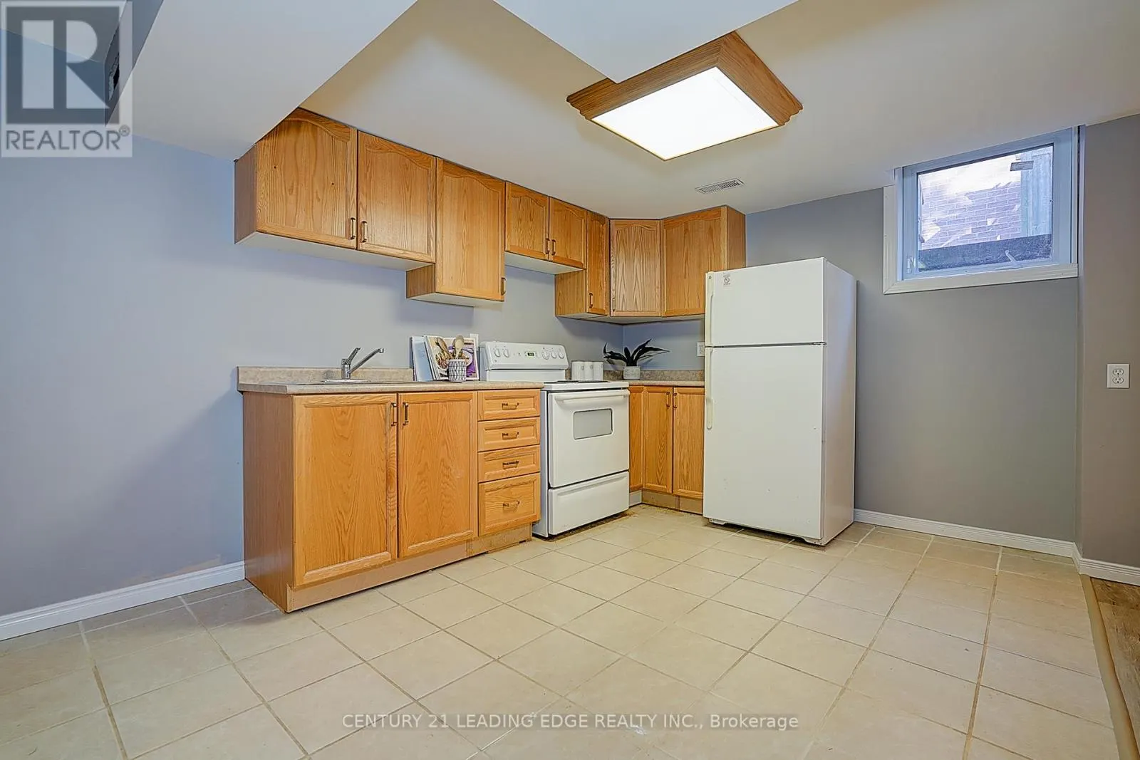 27 SAWYER CRESCENT