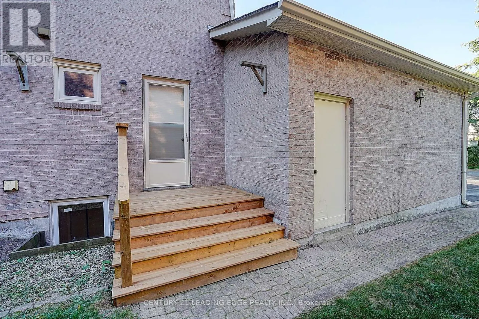 27 SAWYER CRESCENT