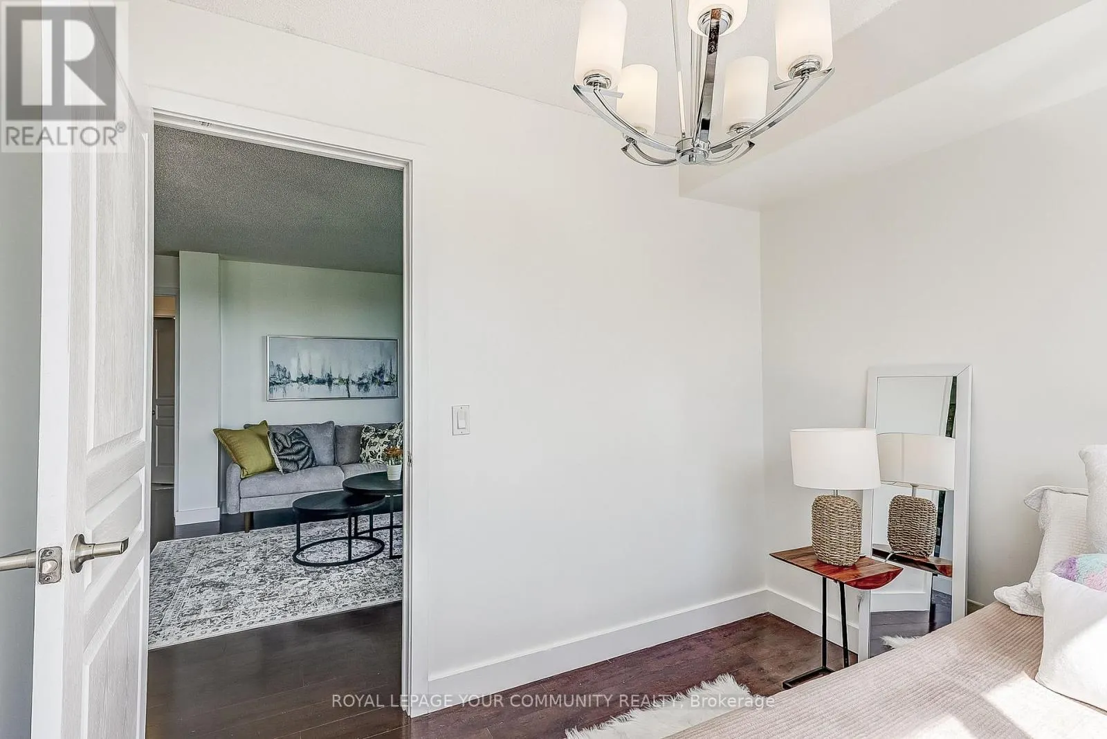 905 - 350 RED MAPLE ROAD