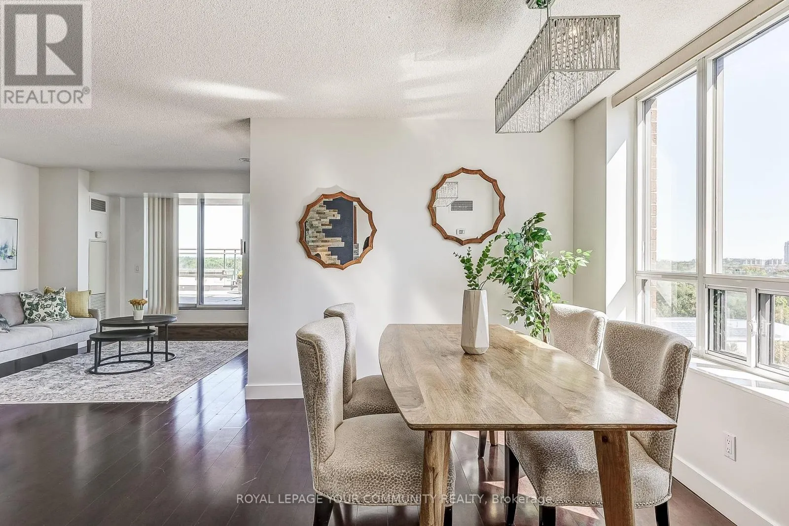 905 - 350 RED MAPLE ROAD