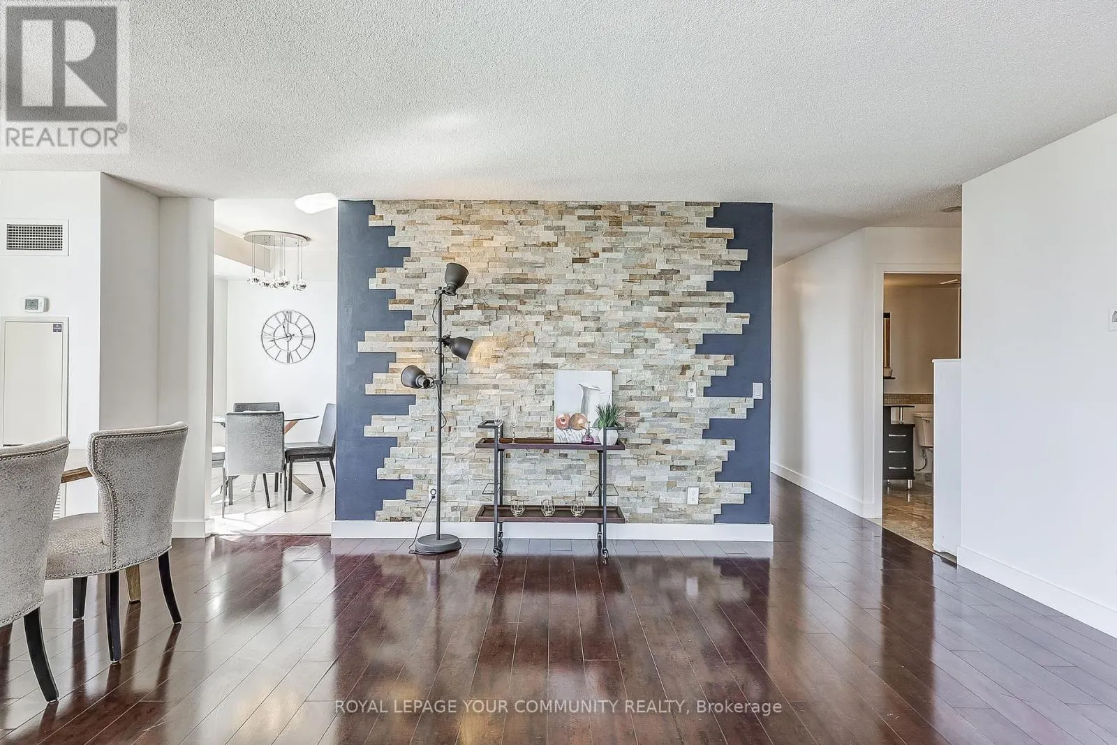 905 - 350 RED MAPLE ROAD