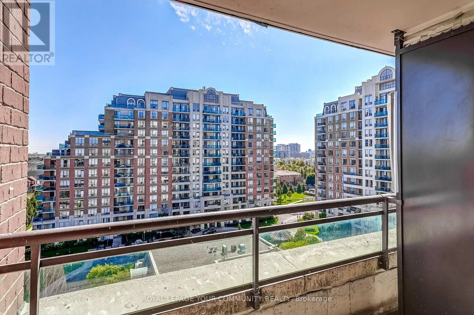 905 - 350 RED MAPLE ROAD