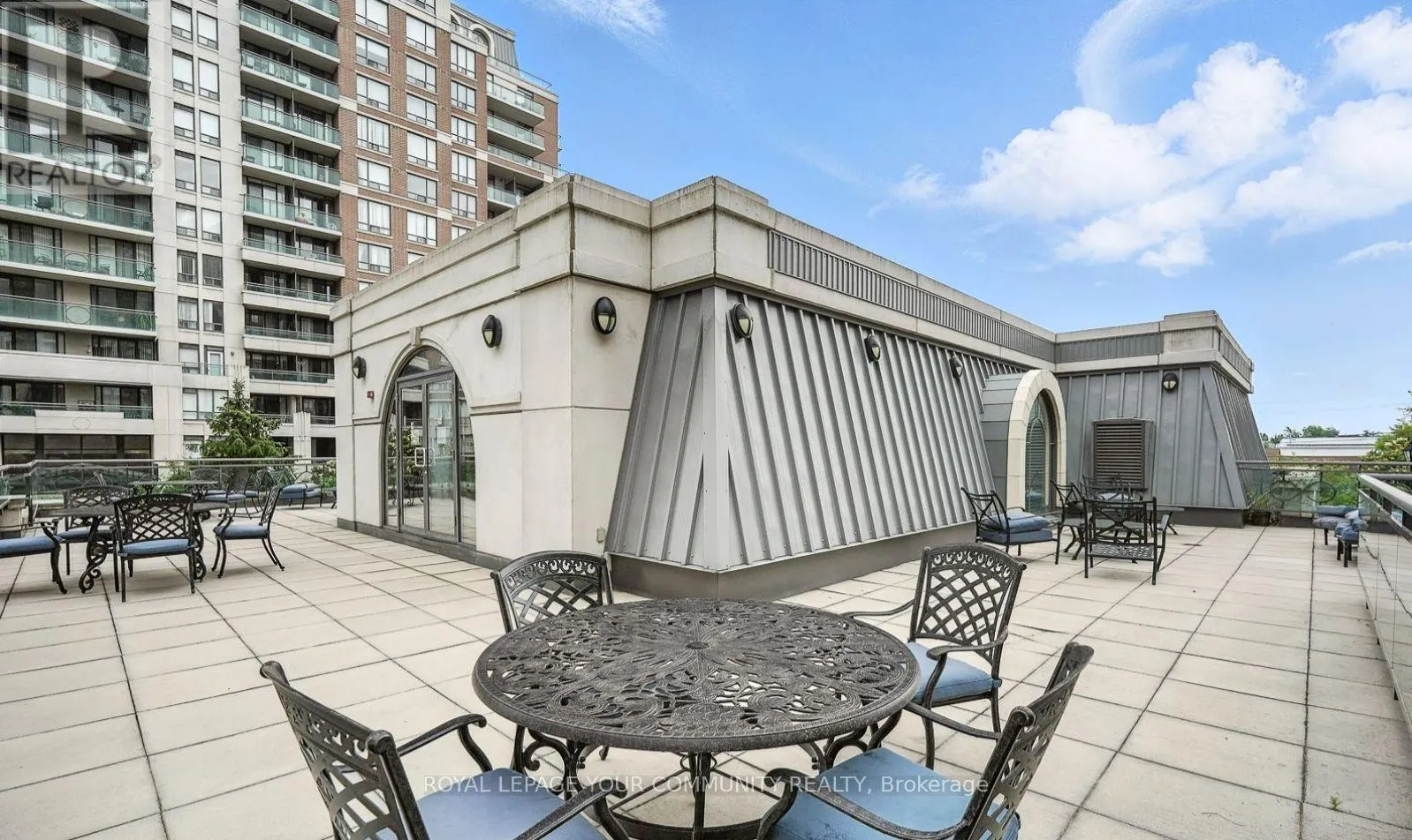 905 - 350 RED MAPLE ROAD