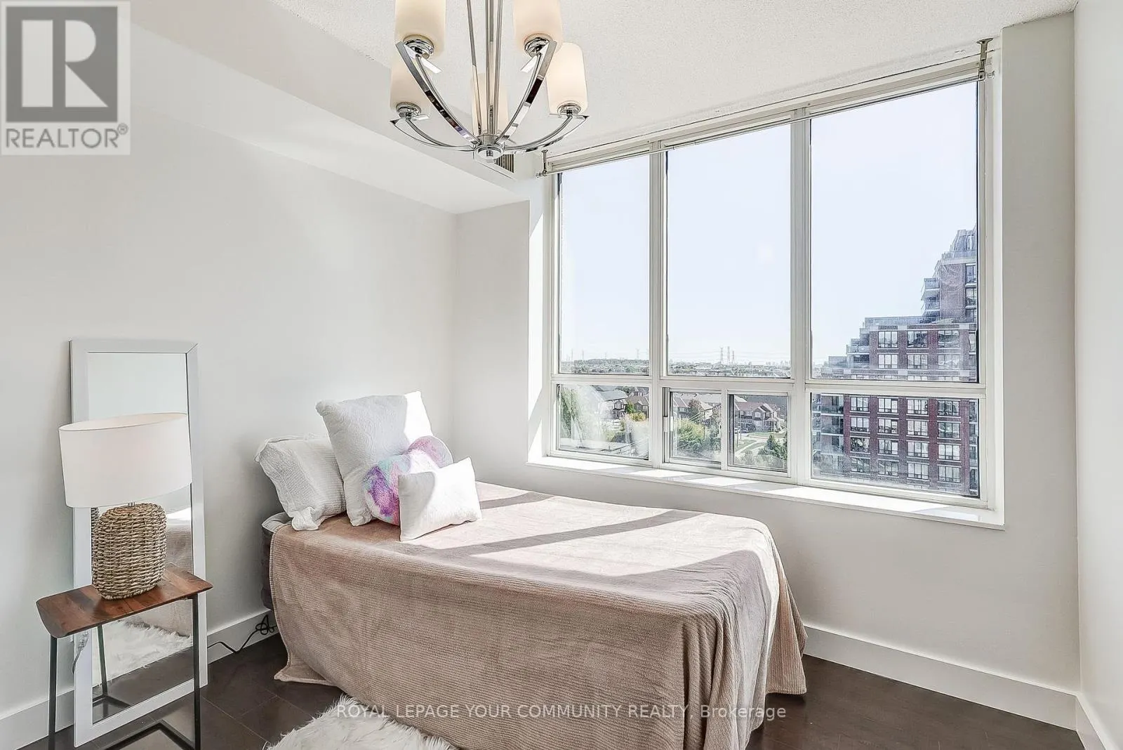 905 - 350 RED MAPLE ROAD