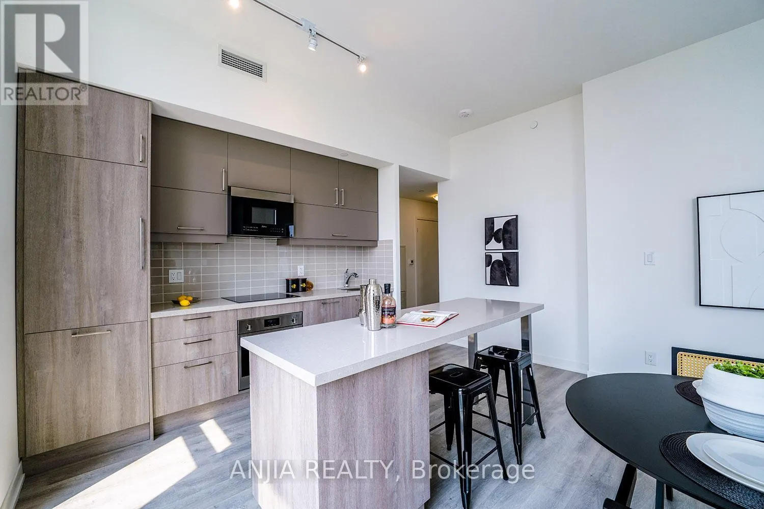 1019 - 8119 BIRCHMOUNT ROAD