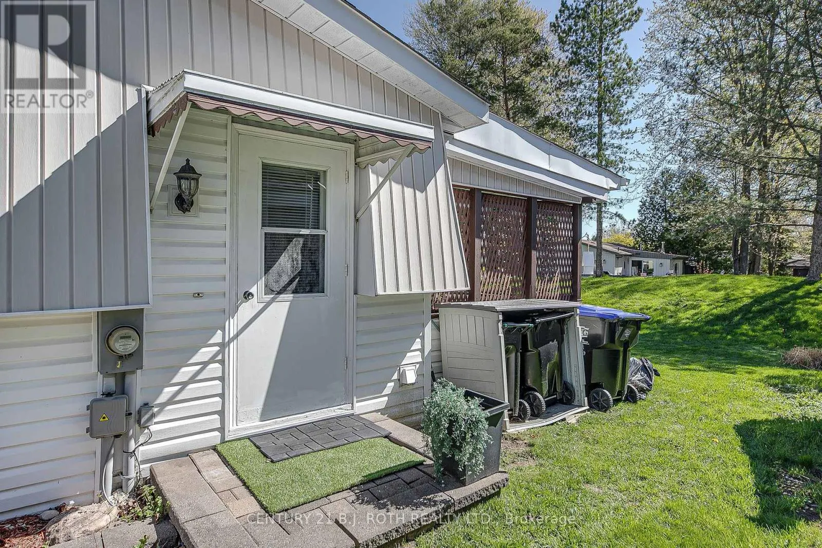 112 LINDEN LANE