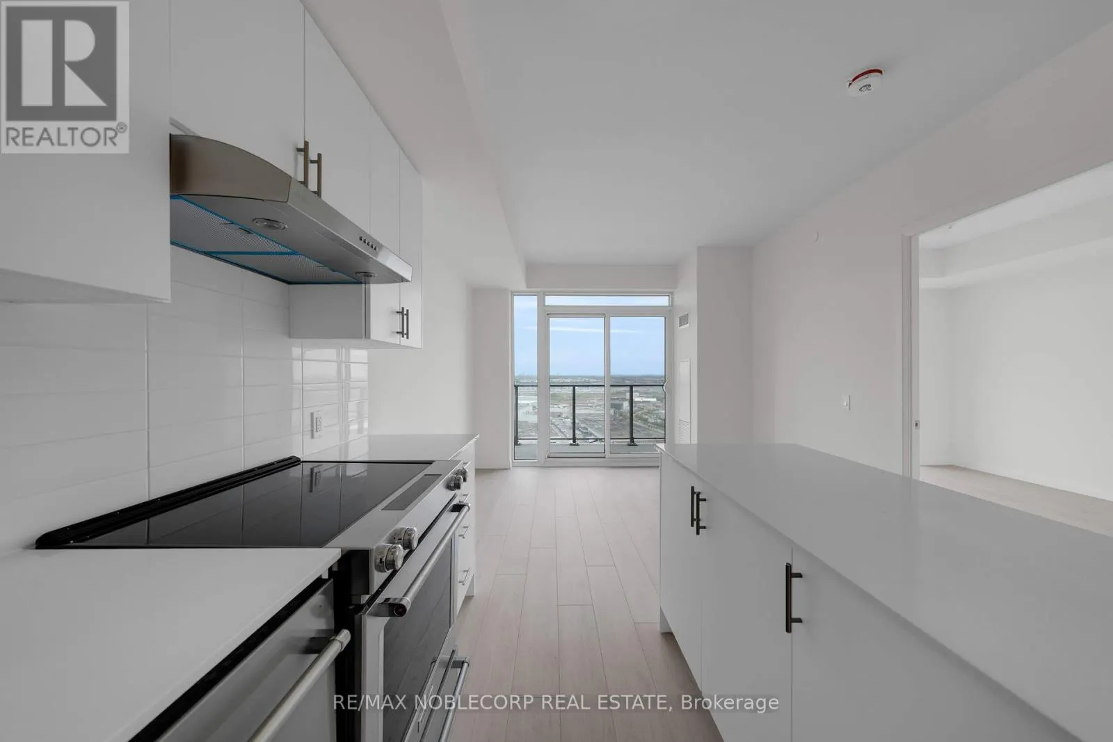 2107 - 8960 JANE STREET
