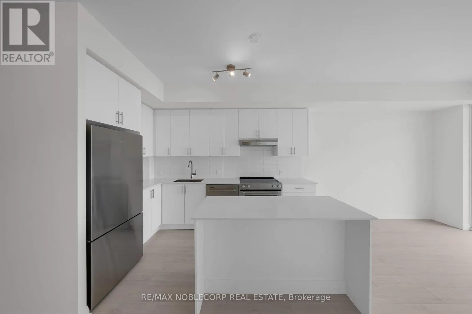 2107 - 8960 JANE STREET